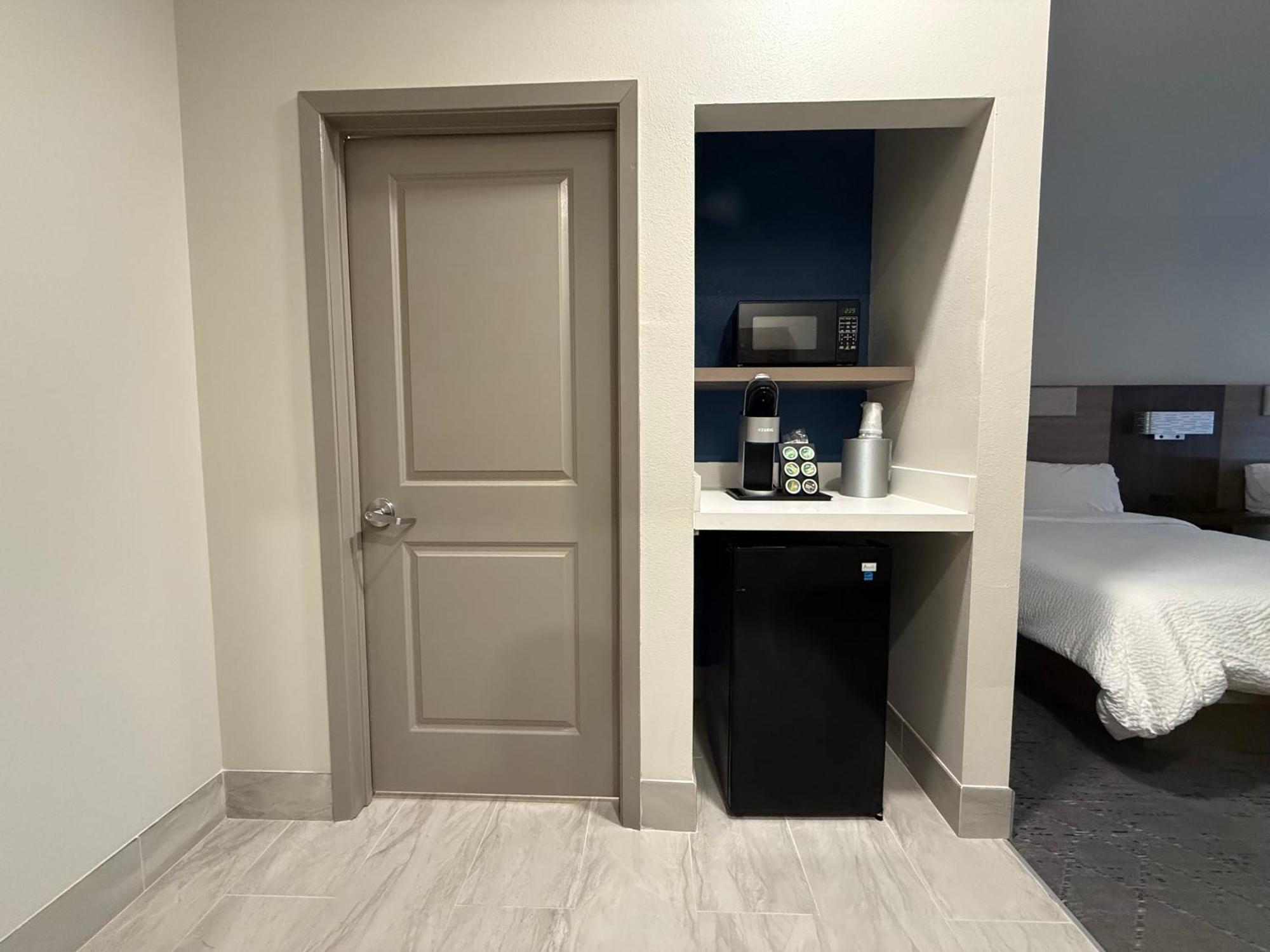 Holiday Inn Express Kenedy By Ihg Eksteriør billede