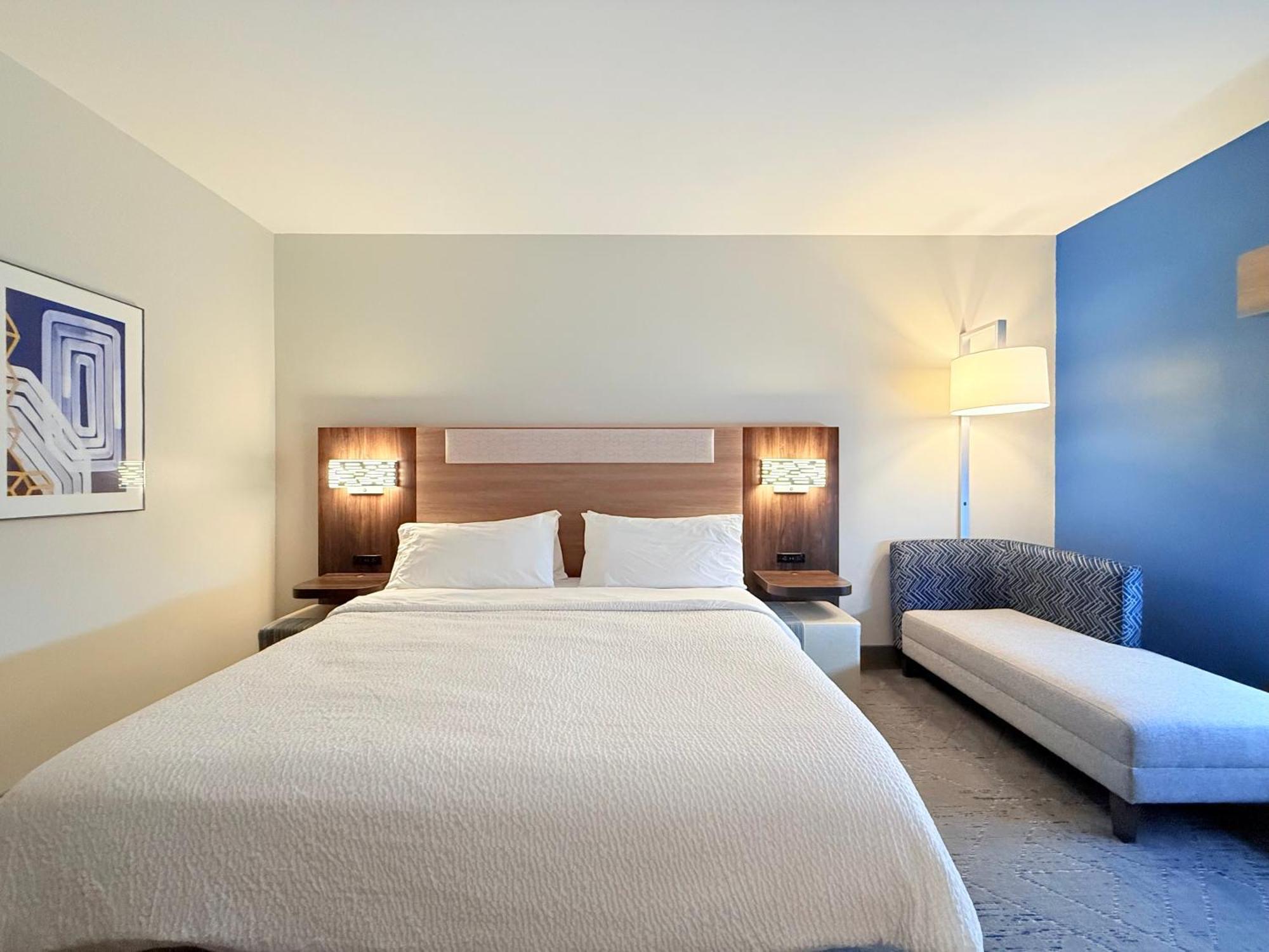Holiday Inn Express Kenedy By Ihg Eksteriør billede