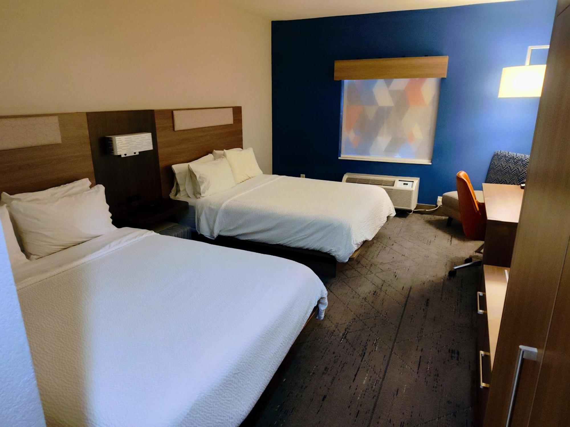 Holiday Inn Express Kenedy By Ihg Eksteriør billede