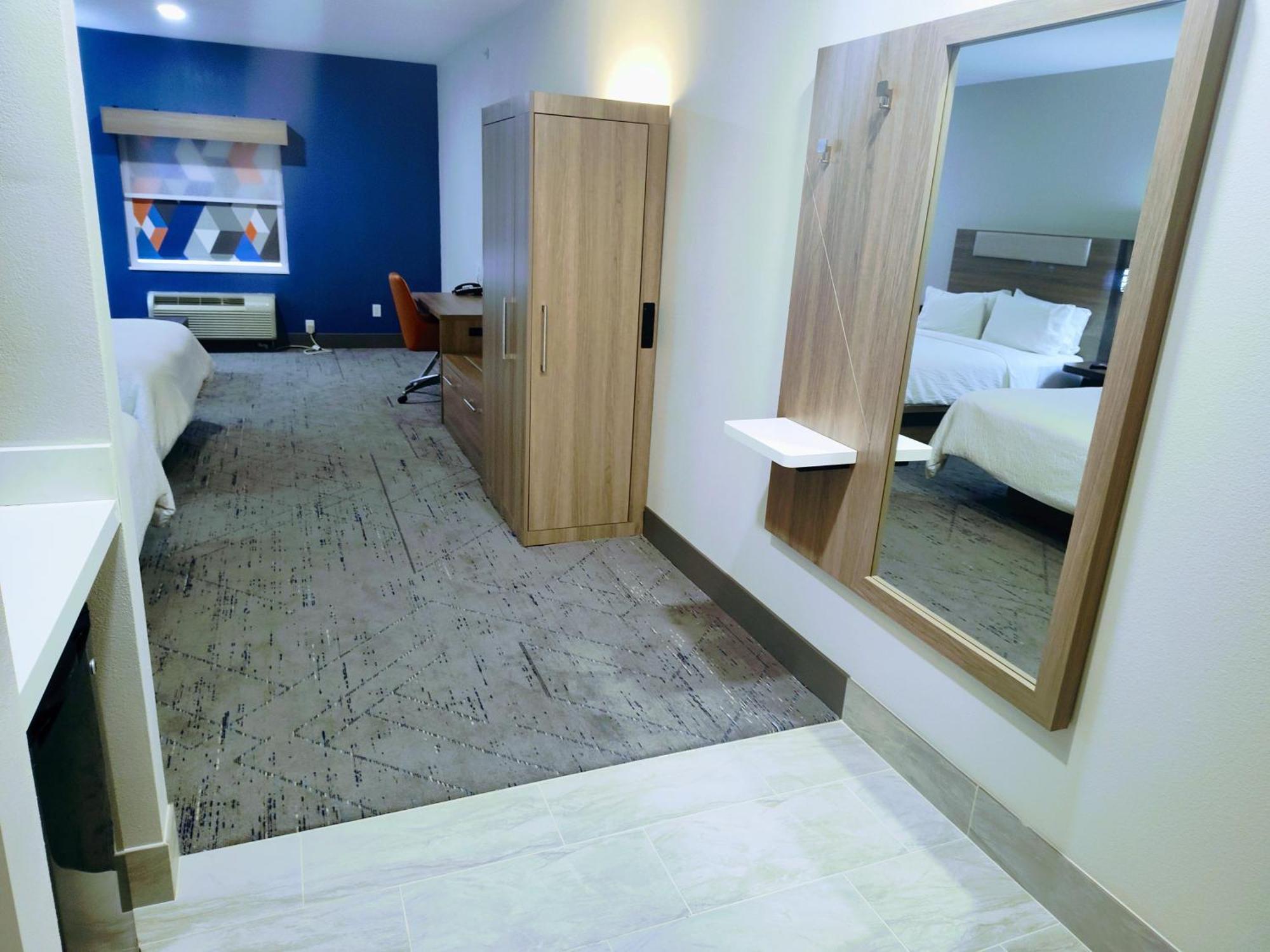 Holiday Inn Express Kenedy By Ihg Eksteriør billede